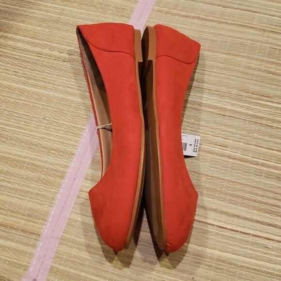 Nwt Torrid Red SUEDE ALMOND TOE FLAT (WIDE WIDTH) size 8W - Picture 5 of 10